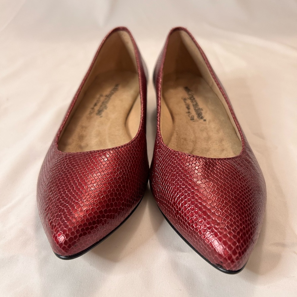 Snakeskin flats/ Cushioned insole/ Size 7M / Genuine leather